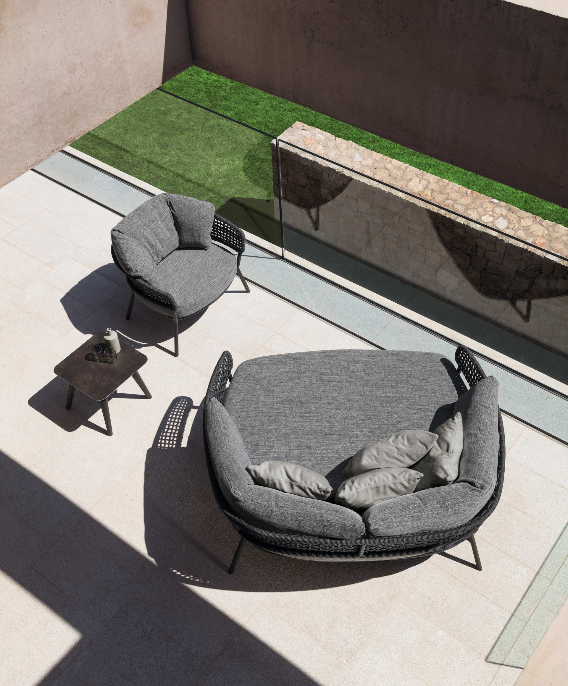 MOON//ALU SIDE TABLE – view 2