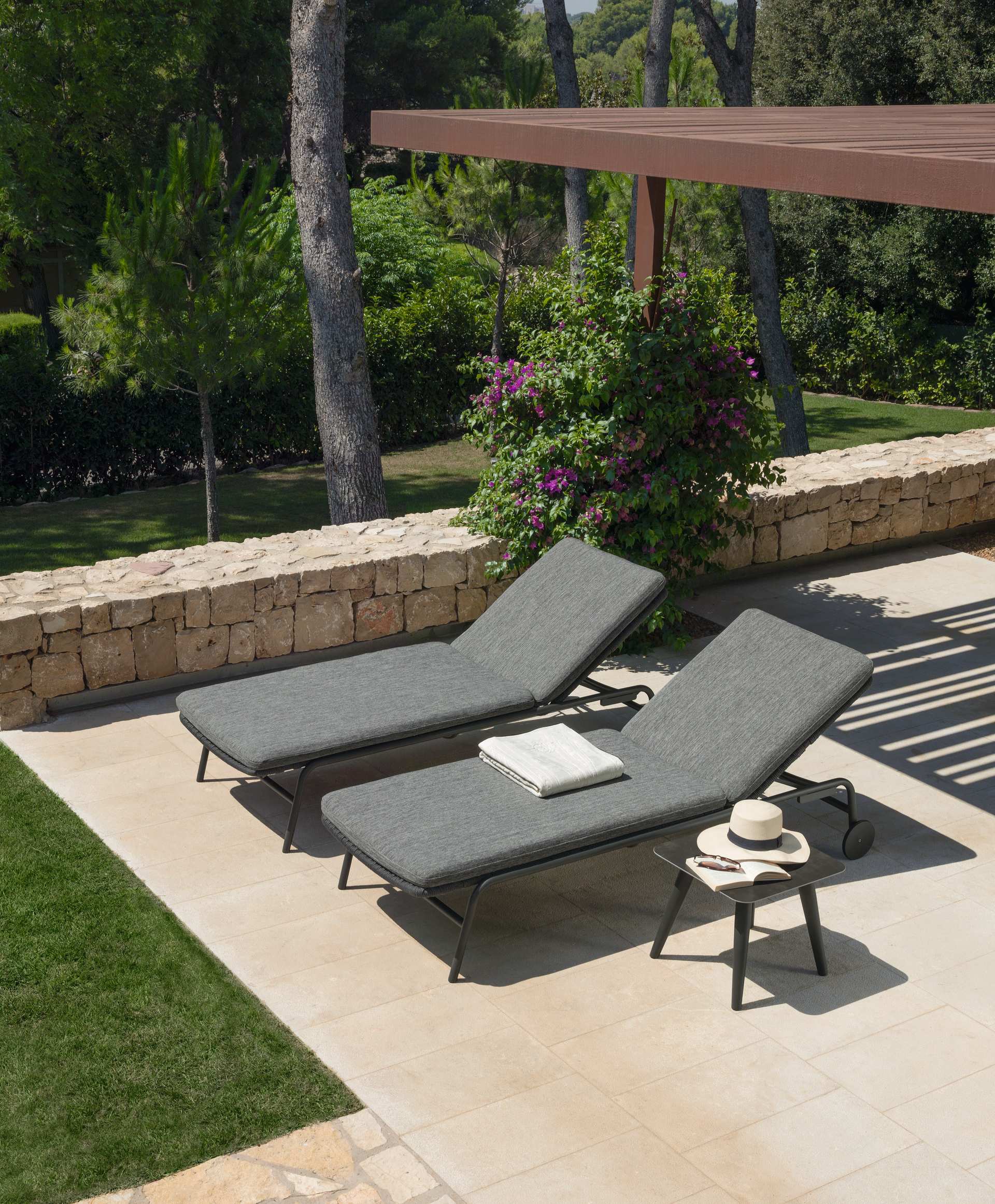 MOON//ALU SUNBED – view 2
