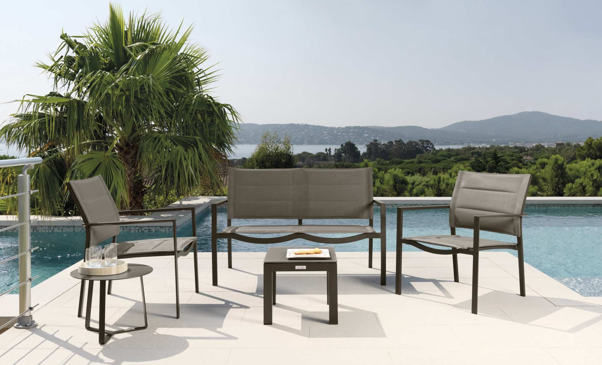 TOUCH D45 COFFEE TABLE – view 2