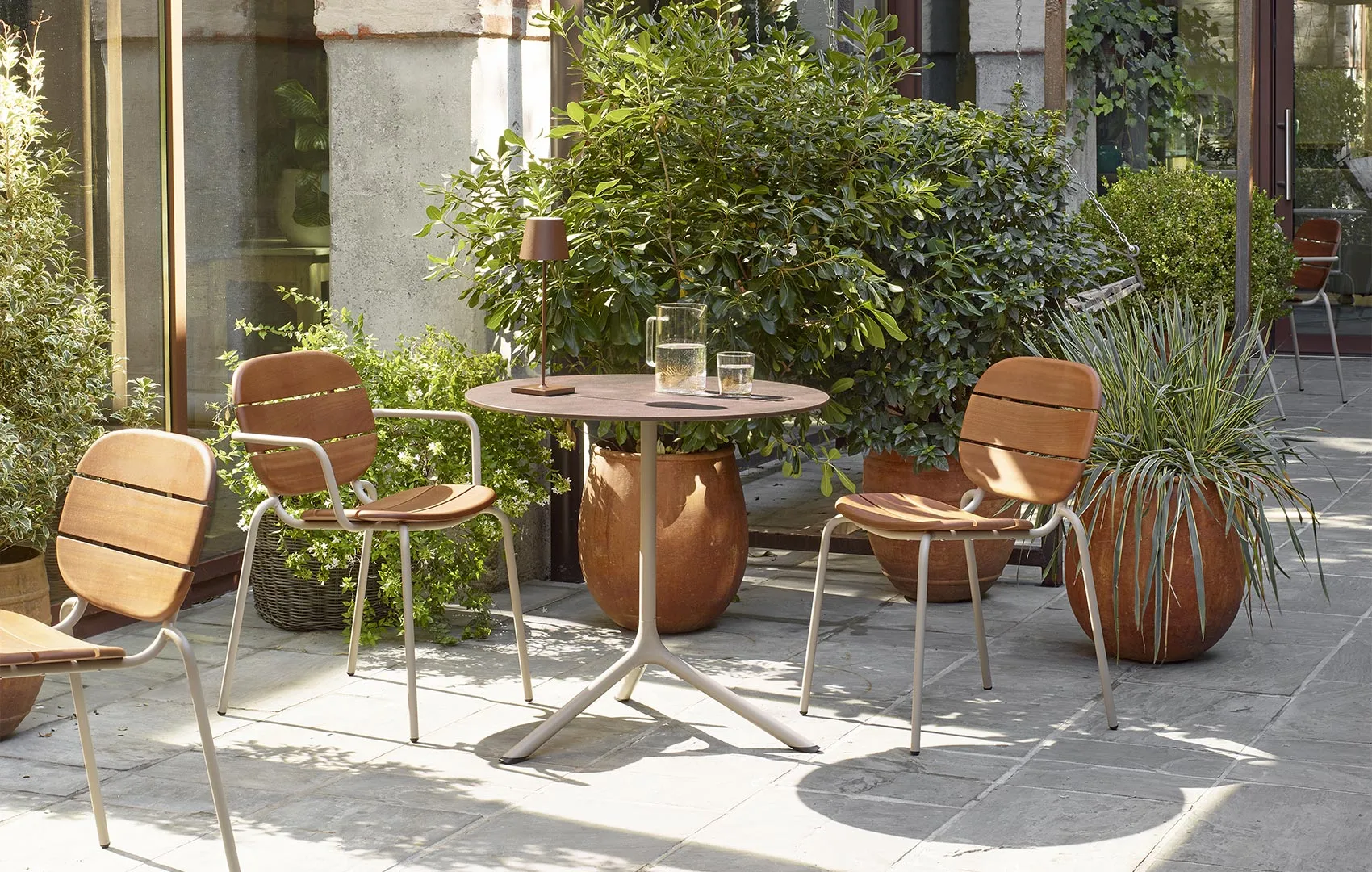 Si-Si Wood armchair – view 2