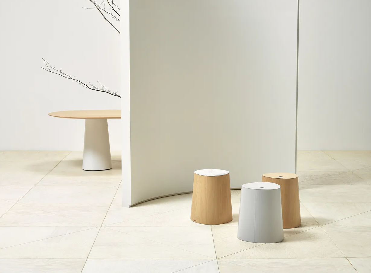 p.o.v. stool 373 459 – view 2