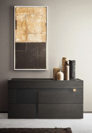 Logos Dresser