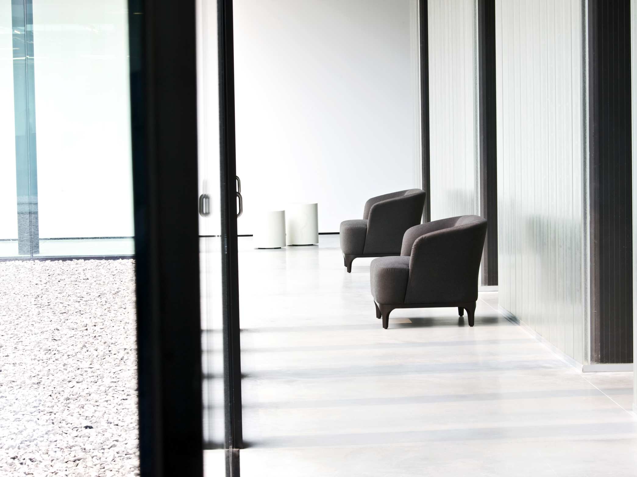 Elle P small armchair – view 3