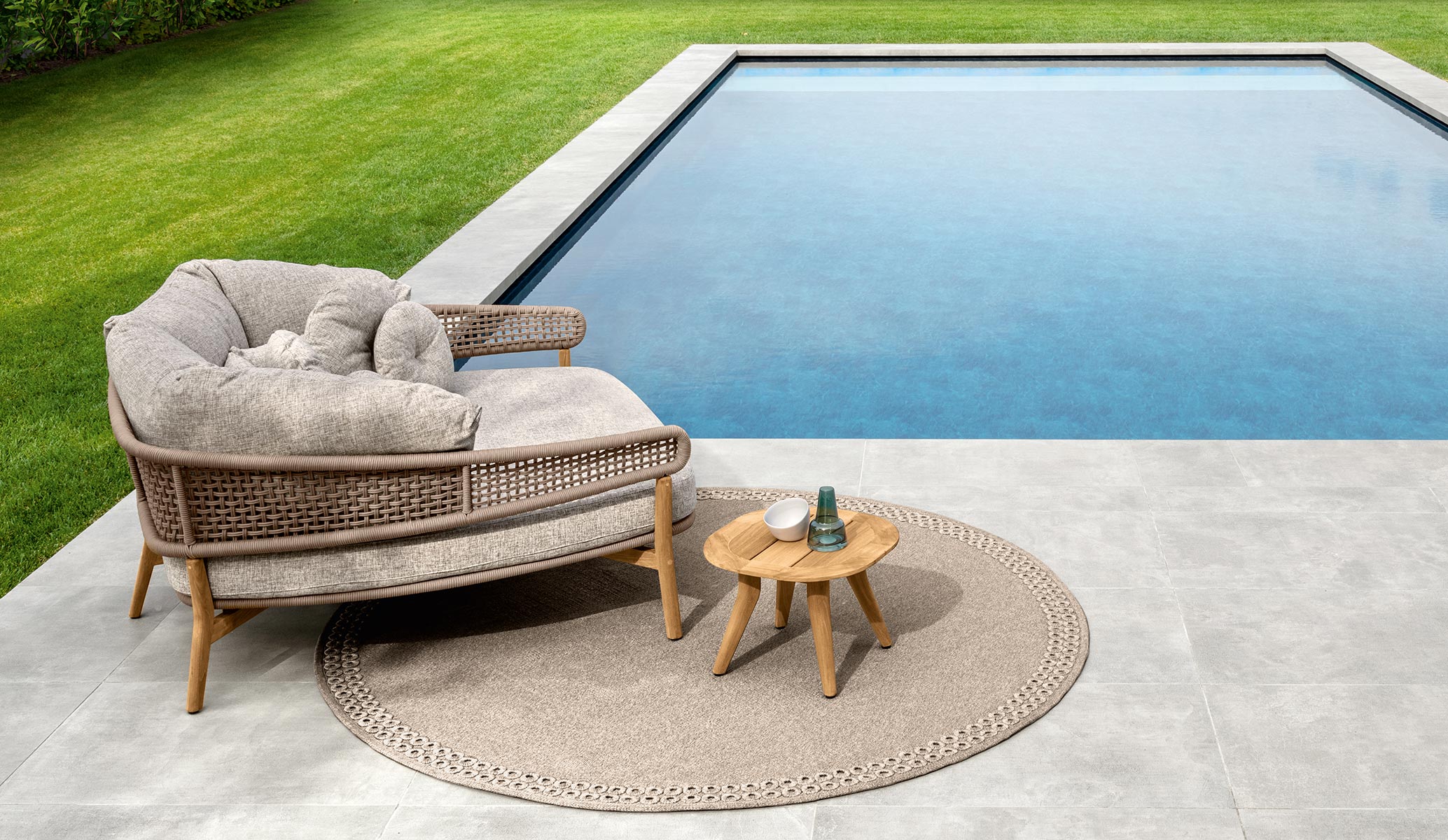 MOON//TEAK COFFEE TABLE 45×45 – view 2