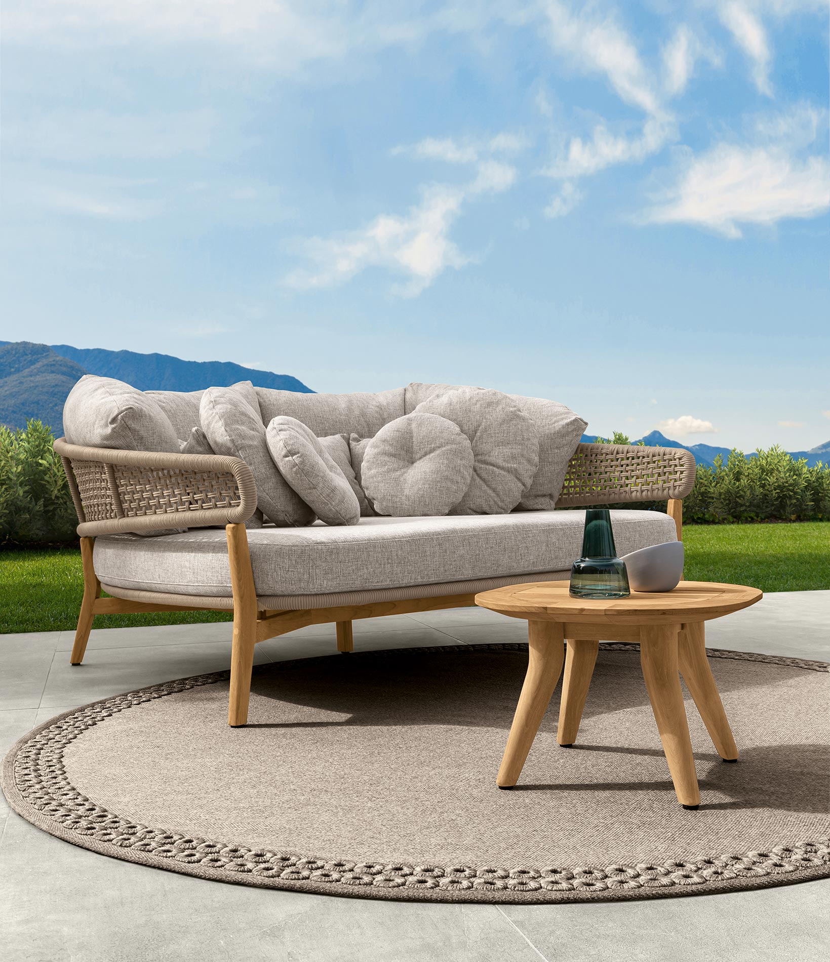 MOON//TEAK COFFEE TABLE 45×45 – view 3