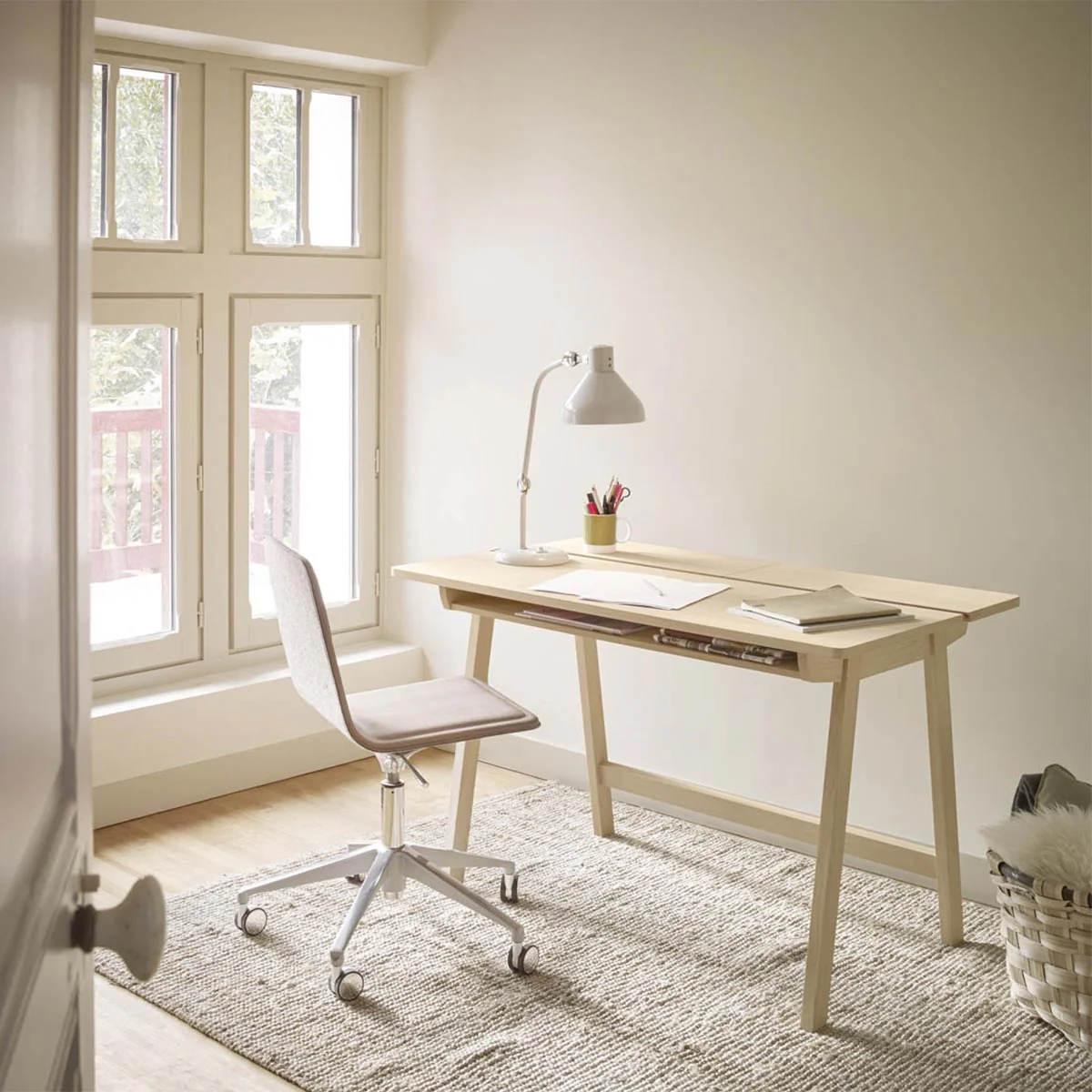 Landa Desk – view 2