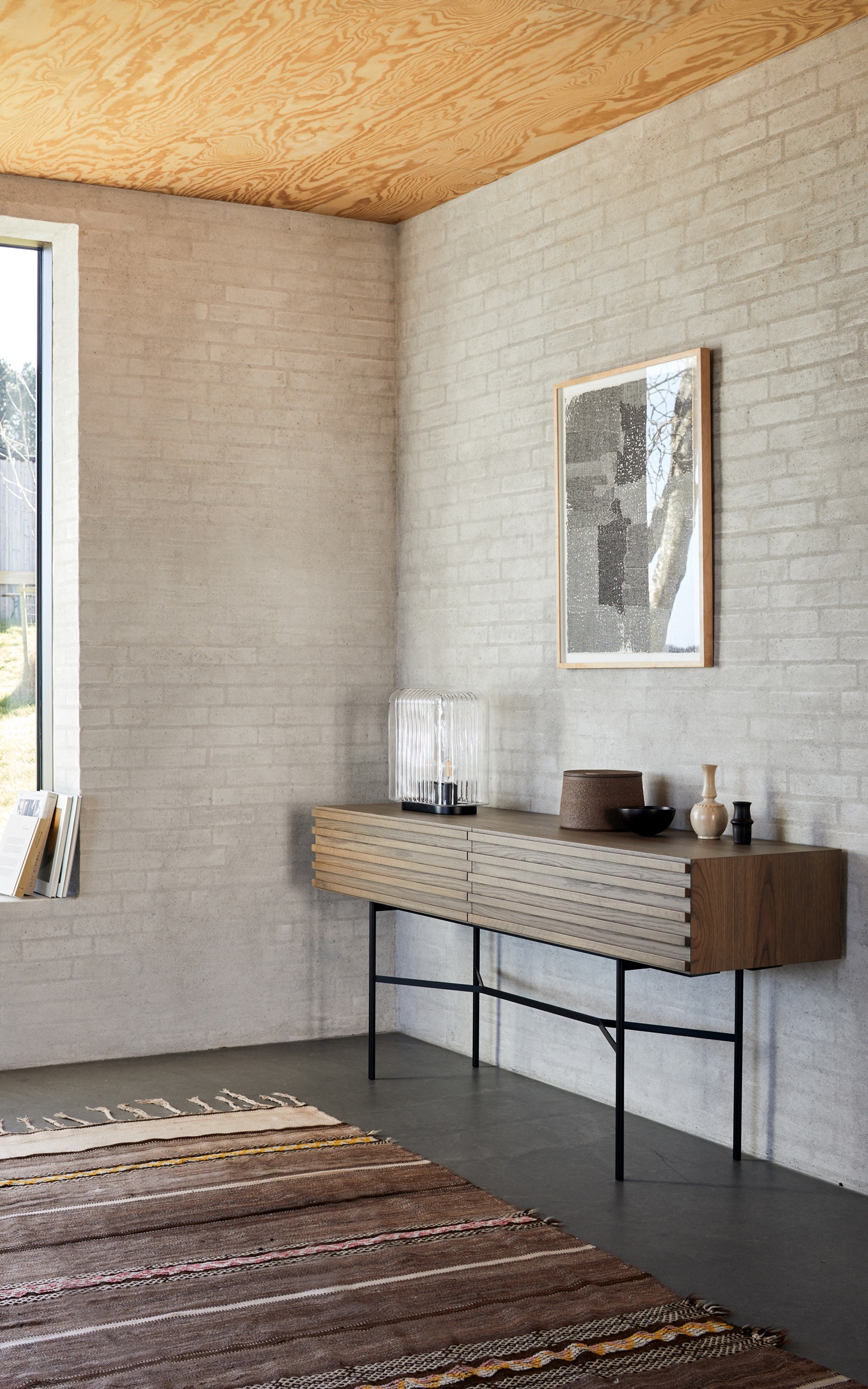 Harri Console M – view 2