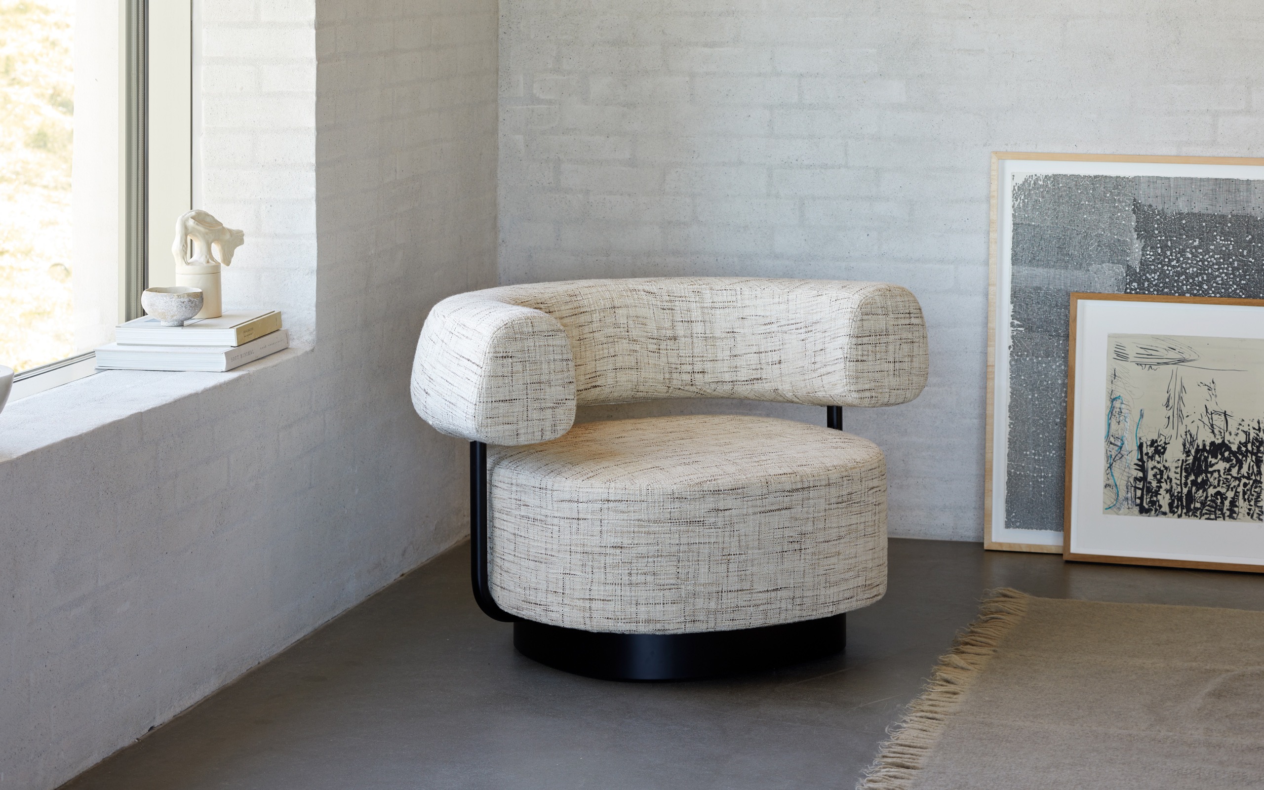 Oso Swivel Lounge Chair – view 2