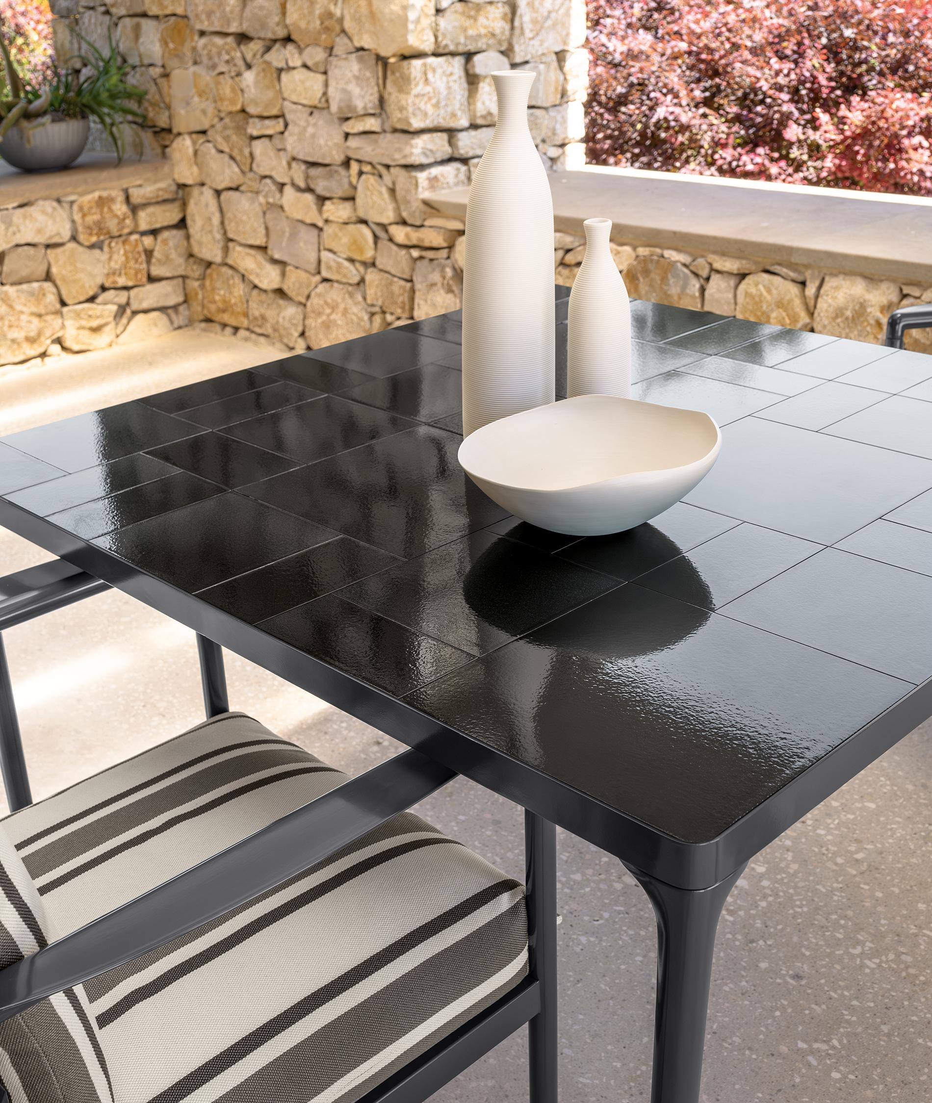 Nalu dining table 150×150 – view 3
