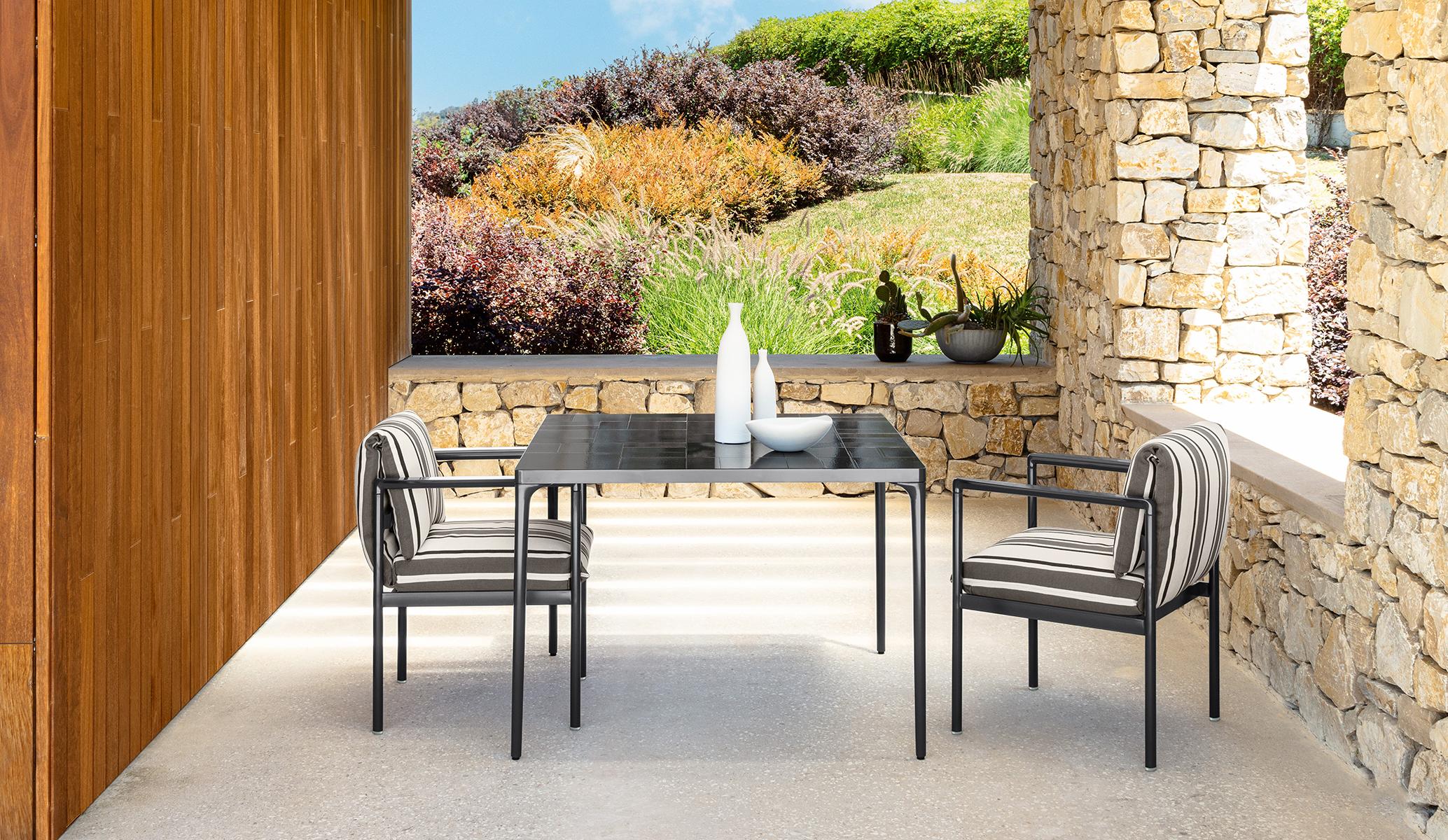 Nalu dining table 106×106 – view 3