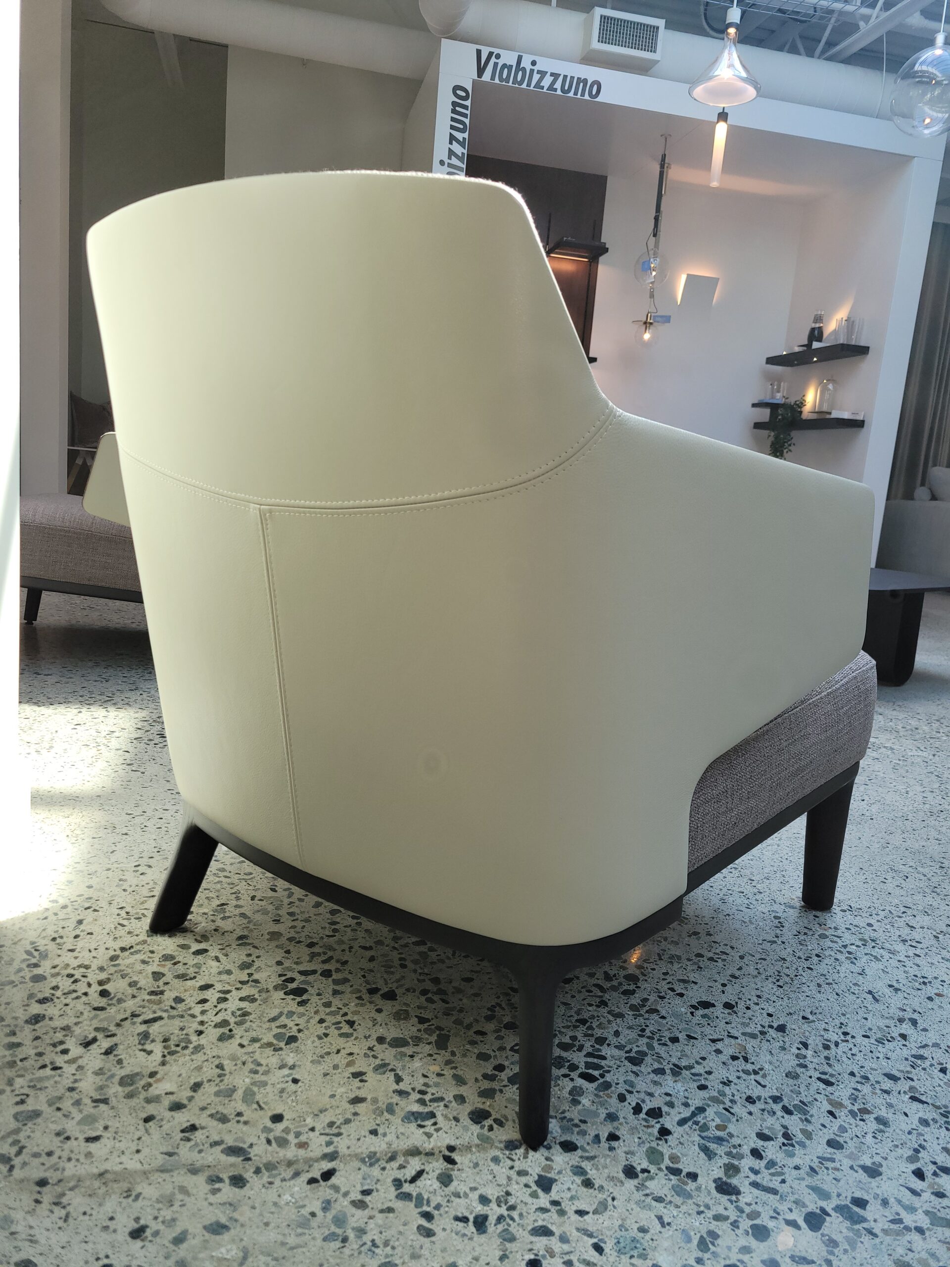 Frigerio: Amanda Armchair – view 2